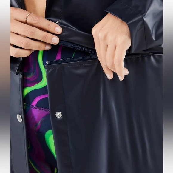 New! Fabletics Kenna Convertible Rain Jacket
Color: Deep Navy Travel Long/Short - Picture 9 of 16